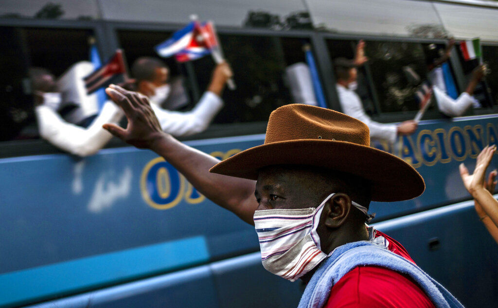 APTOPIX Virus Outbreak Cuba Doctors